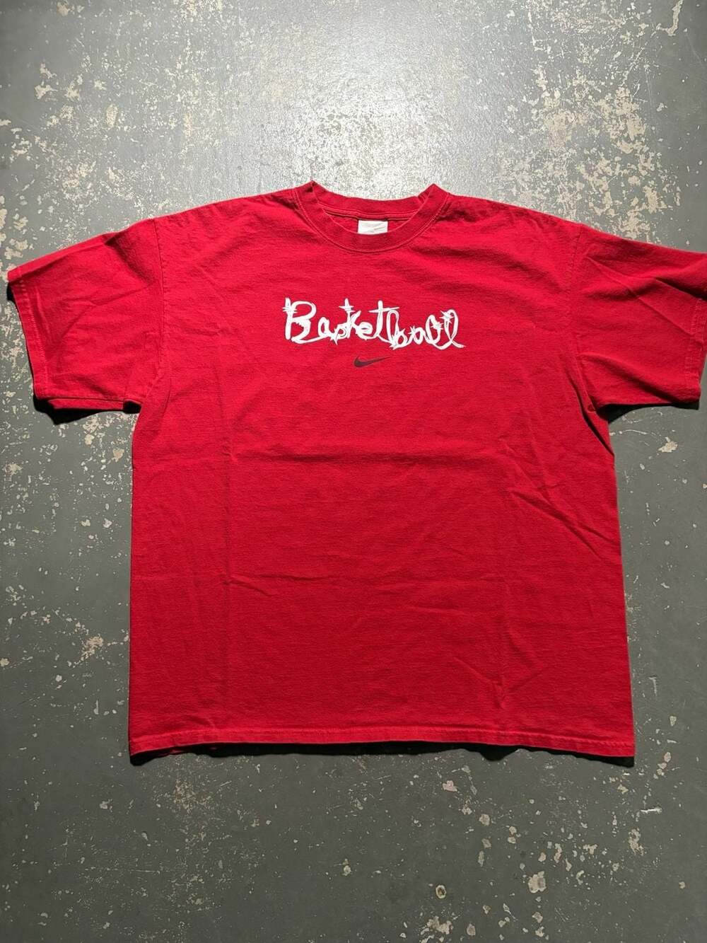 Vintage Nike Y2K Red Basketball Center Logo T-Shirt XL